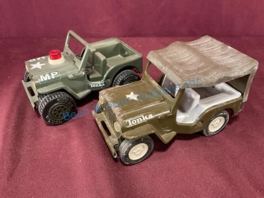 2 vintage Tonka army jeeps