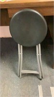 Stool collapsible