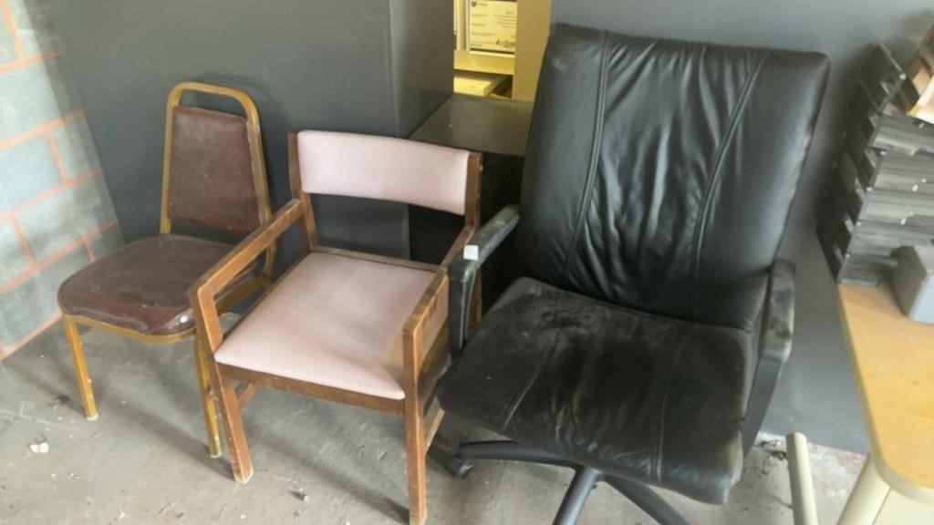 Lot of 3 Chairs