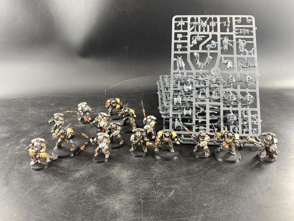 Warhammer 40,000 miniatures including 10 well pain