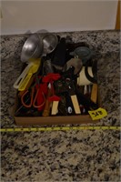 368: Misc kitchen utensils, spatulas, spoons etc
