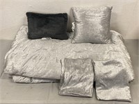 Full/Queen Size Bedding W/ 2 Pillows & 2 Shams