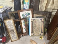 Wall decor, frames & prints, assorted. Damage.