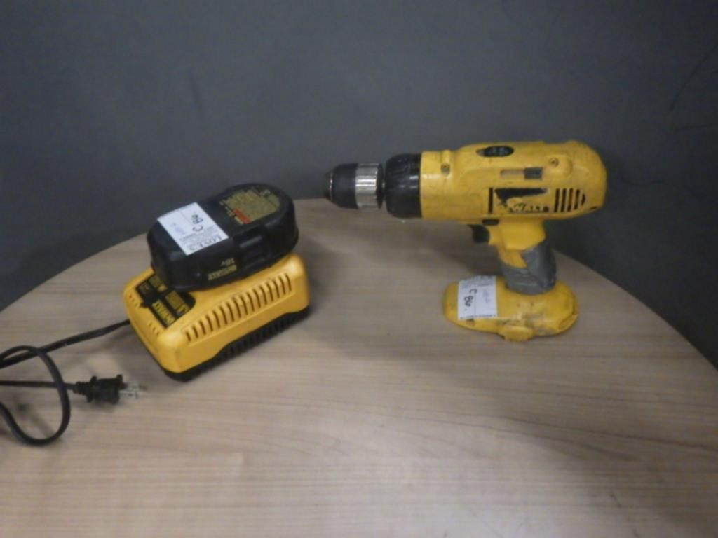 DEWALT CORDLESS DRILL DRIVER, CHARGER & BATTERY