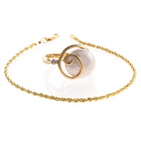 A Lady's Blister Pearl Ring with Gold Bracelet