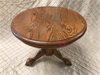 Small Oak Accent/End table