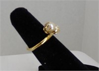 4.5 Gold Ring with 2 Pearls