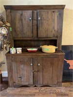 VTG RUSTIC CABINET / W HUTCH