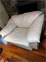 COMFY OVERSIZED CHAIR