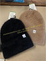 2 Alpine Design Beanies