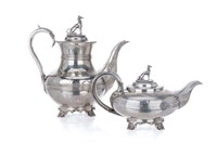 GEORGIAN SILVER TEAPOT AND COFFEE POT, 1272g