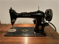 1950’s Singer sewing machine in cabinet - works