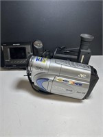 2 Cameras with charging capabilities JVC / Sharp