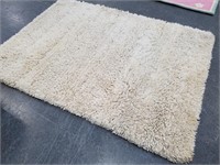 LARGE THICK SHAGGY AREA RUG