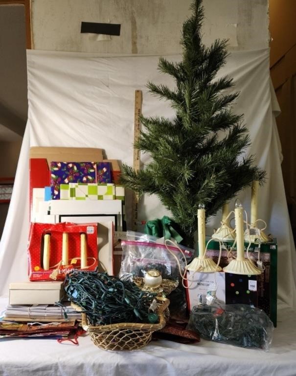 Christmas: Artificial Tree, Gift Boxes & Bags