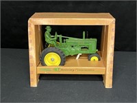 Ertl 40th Anniversary John Deere Tractor NIB NRFB