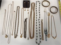 Costume Jewelry Lot of all gold tone necklaces act