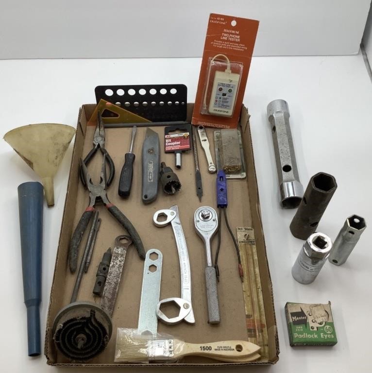 ASSORTED LOT OF TOOLS