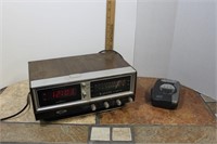 Vintage Zenith Alarm Clock/AM/FM Radio