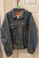 Men’s jean jacket size large
