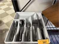 LOT OF FLATWARE UTENSELS