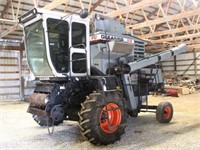 Allis-Chalmers Gleaner F2 Combine