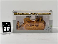 1/16 ERTL Case International T-340 with Bullgrader