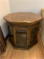 OCTAGON TABLE 25" X 25" H X 21" H W/ FRONT DOOR