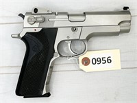 LIKE NEW Smith & Wesson model 4006 40ca pistol,