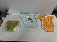 Size 0-3 months kids shirts and reusable diaper