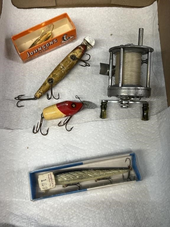Fishing lures and fishing reel older and vintage