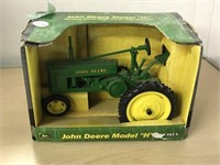 Die Cast John Deere Tractor Model H *new in Box