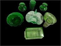 Beautiful green glassware lot