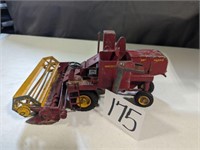 1/16 Scale Massey Combine