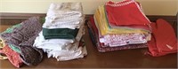 LOT OF KITCHEN TABLE LINENS