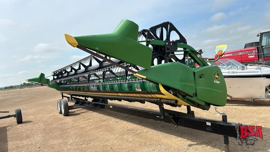 2009 JD 635F 35' Header