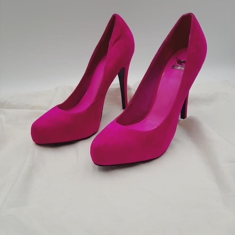 7 1/2M Shiekh 4 1/2" Spike High Heel Pumps