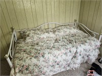White Daybed with Bedding & mattress-no trundle