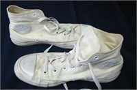 PAIR OF CONVERSE ALL STARS SHOES SIZE 8 WOMENS
