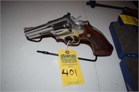 SMITH & WESSON 686 REVOLVER - .357 CAL / 6 SHOT /