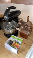 Sunbeam mixer with the bowl and four beaters,