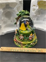 Musical snow globe