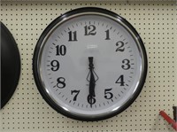 24" QUARTZ BATTERY WALL CLOCK