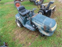 CRAFTSMAN LAWN TRACTOR -NO FRONT TIRES (PROJECT