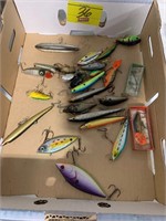 FLAT OF VINTAGE FISHING LURES OF ALL KINDS