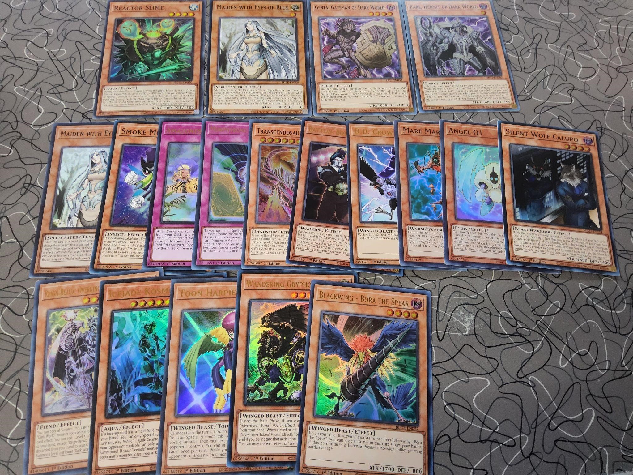 Small lot of Yu-Gi-Oh cards