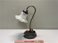 PRETTY TULIP BRASS ACCENT LAMP