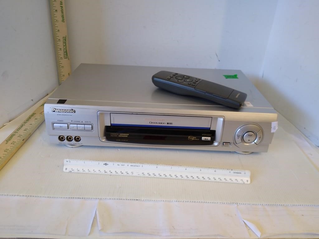 Panasonic VHS Player Model PV-VS4821 & Remote