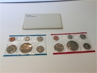 1976 P & D mint sets w/ Ike dollars