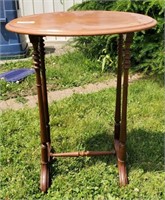 24" Oval Antique Lamp Table